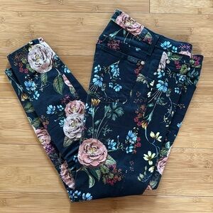 Seven for All Mankind floral jeans. Size 27.